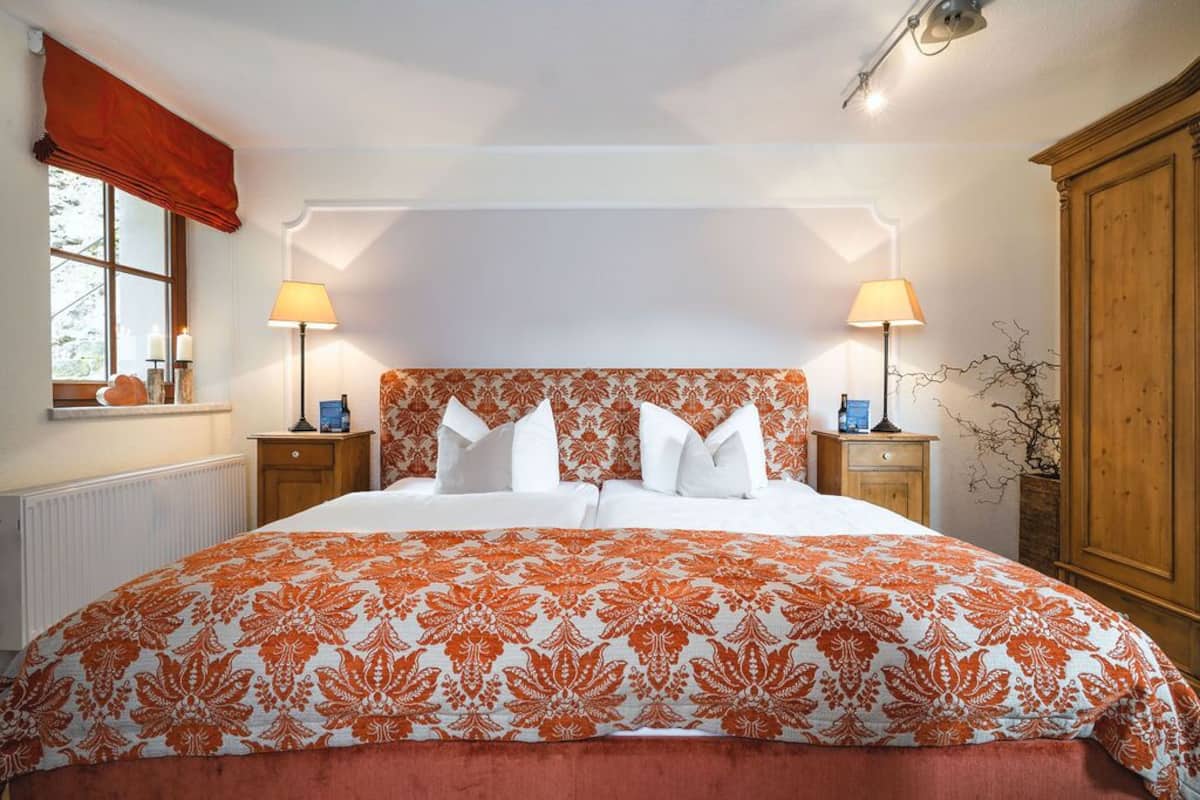 LÀgenhet Classic (A incl. 60 EUR cleaning fee) | 2 sovrum, individuell inredning, unika möbler och skrivbord