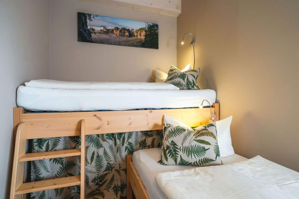 LÀgenhet Comfort (incl. 80 EUR cleaning fee) | 2 sovrum, individuell inredning, unika möbler och skrivbord