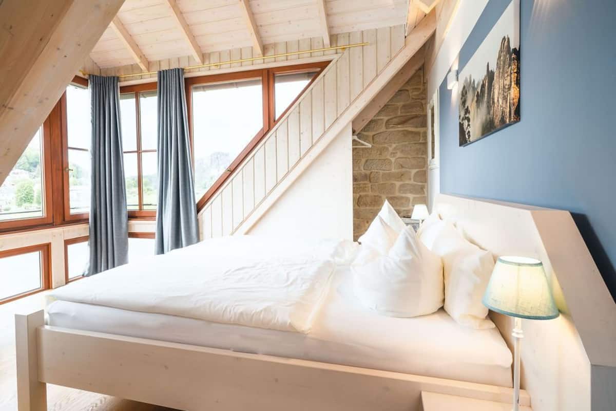 LÀgenhet Deluxe (incl. 95 EUR cleaning fee) | 2 sovrum, individuell inredning, unika möbler och skrivbord