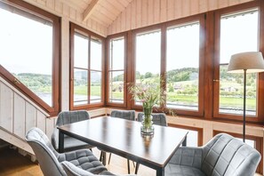 Deluxe Apartment (incl. 95 EUR cleaning fee) | In-room dining