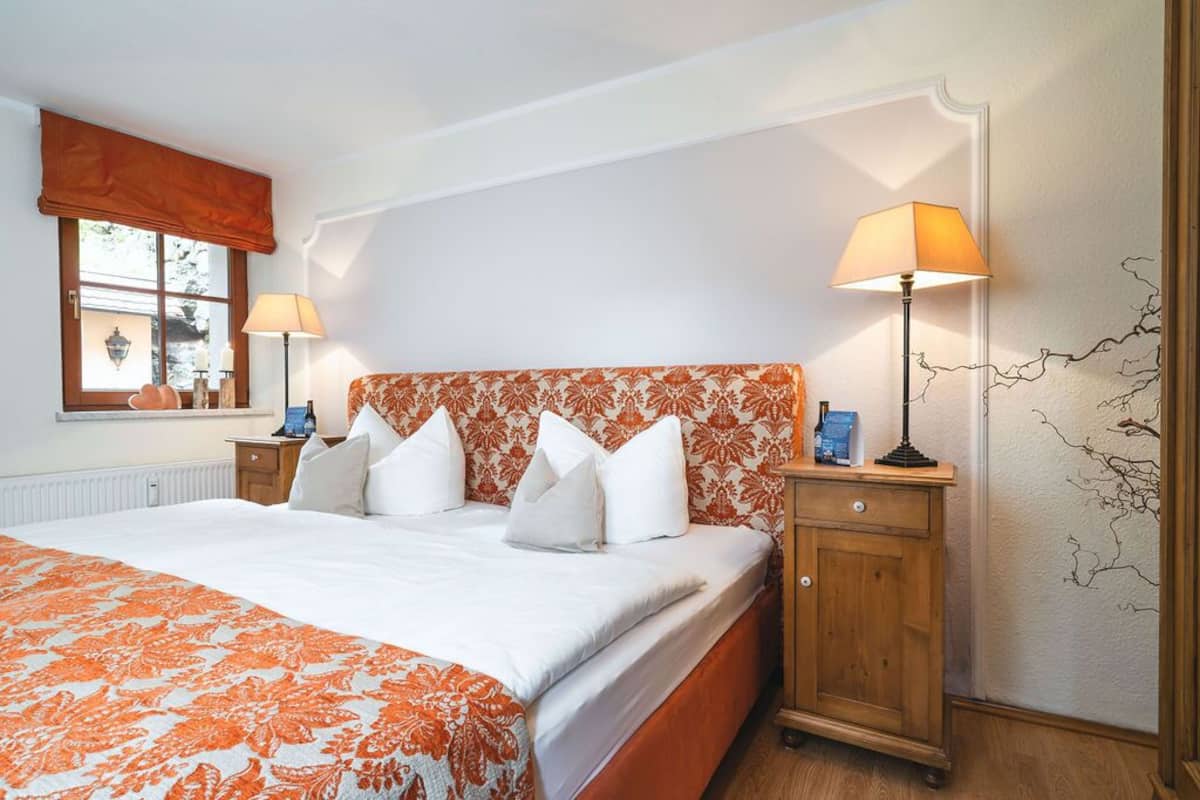 LÀgenhet Classic (A incl. 60 EUR cleaning fee) | 2 sovrum, individuell inredning, unika möbler och skrivbord