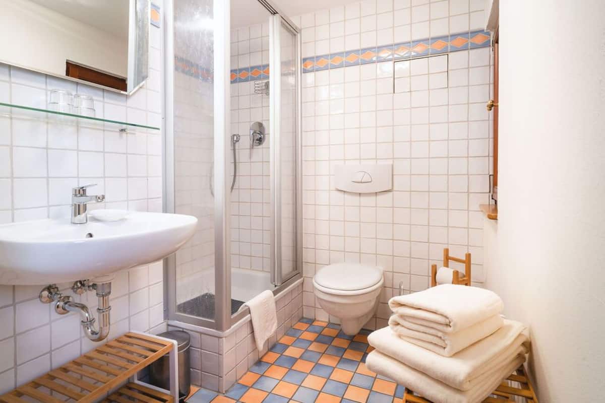 LÀgenhet Comfort (incl. 80 EUR cleaning fee) | Badrum | HÄrtork, handdukar, tvÄl och toalettpapper
