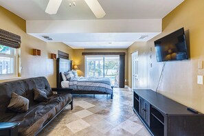 Een televisie en een dvd-speler