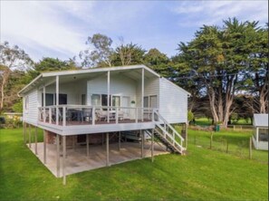 Exterior - *Our Home* Premium Location- Chooks, Golf, Linen, Wifi (Cowes)
