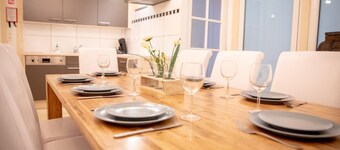 The Zythogite: 23 people, 9 rooms, garden