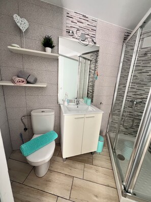Shower, hair dryer, towels, soap