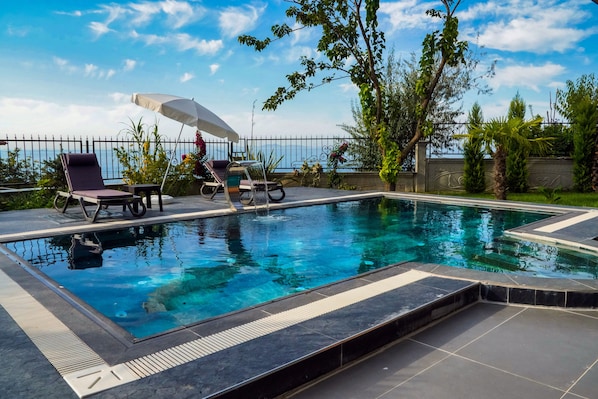 Indoor pool - Taksim Elysium Residence CTS (Istanbul)