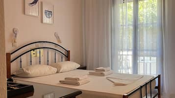 WiFi (free), bed sheets