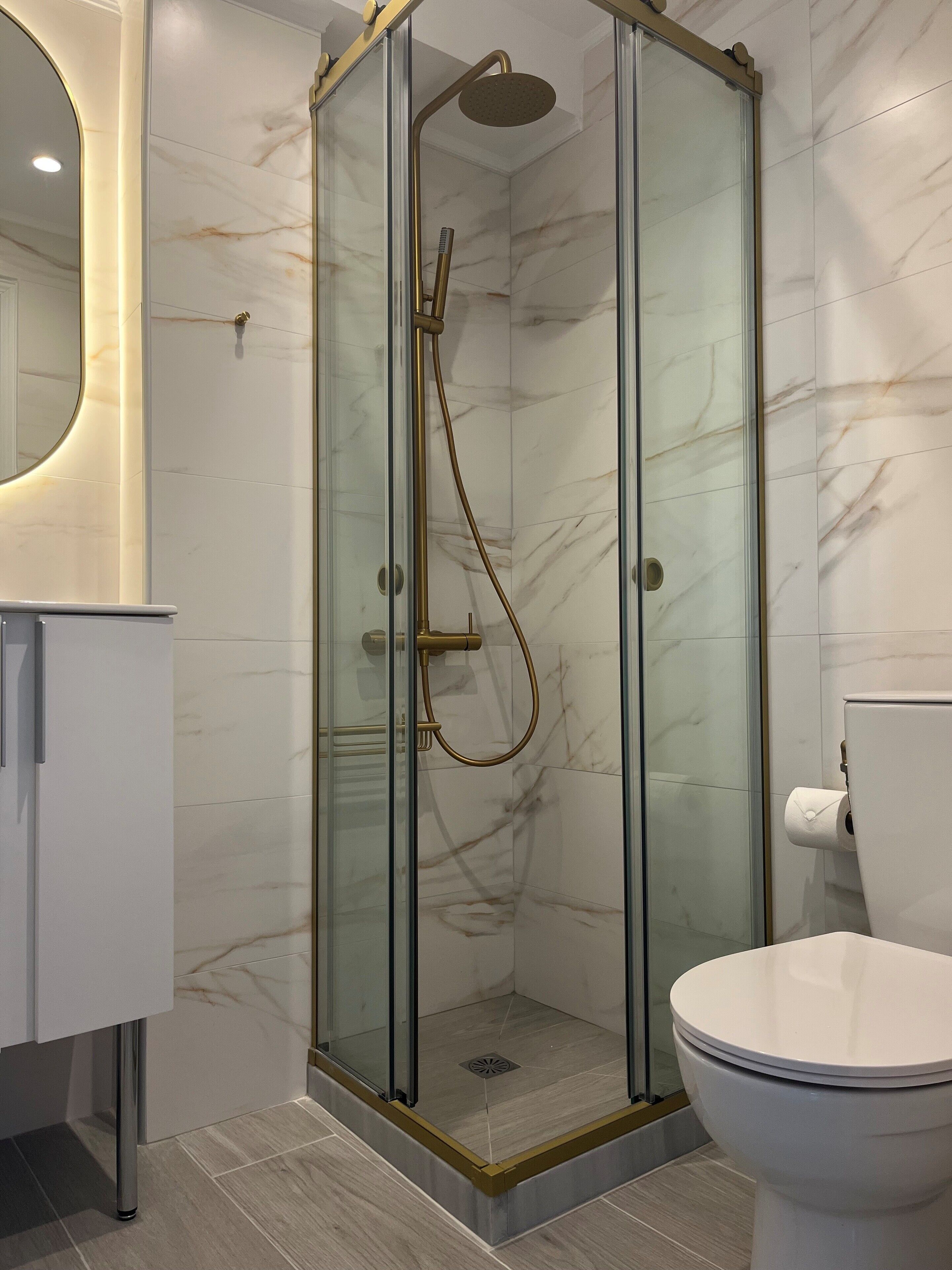 Standard Studio | Bathroom | Shower, rainfall showerhead, towels, soap