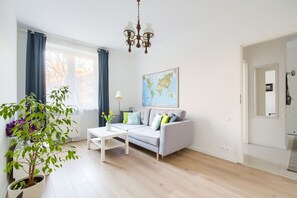 Superior Apartment | Living room | 40-inch flat-screen TV with cable channels, TV, video-game console - Gama Elektoralna Traveler's Apartment (Warsaw)