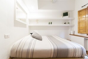 2 habitaciones, tabla de planchar con plancha, wifi y ropa de cama 