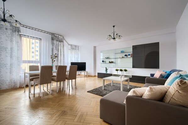 Deluxe Apartment | Living room | 55-inch Smart TV with digital channels, TV