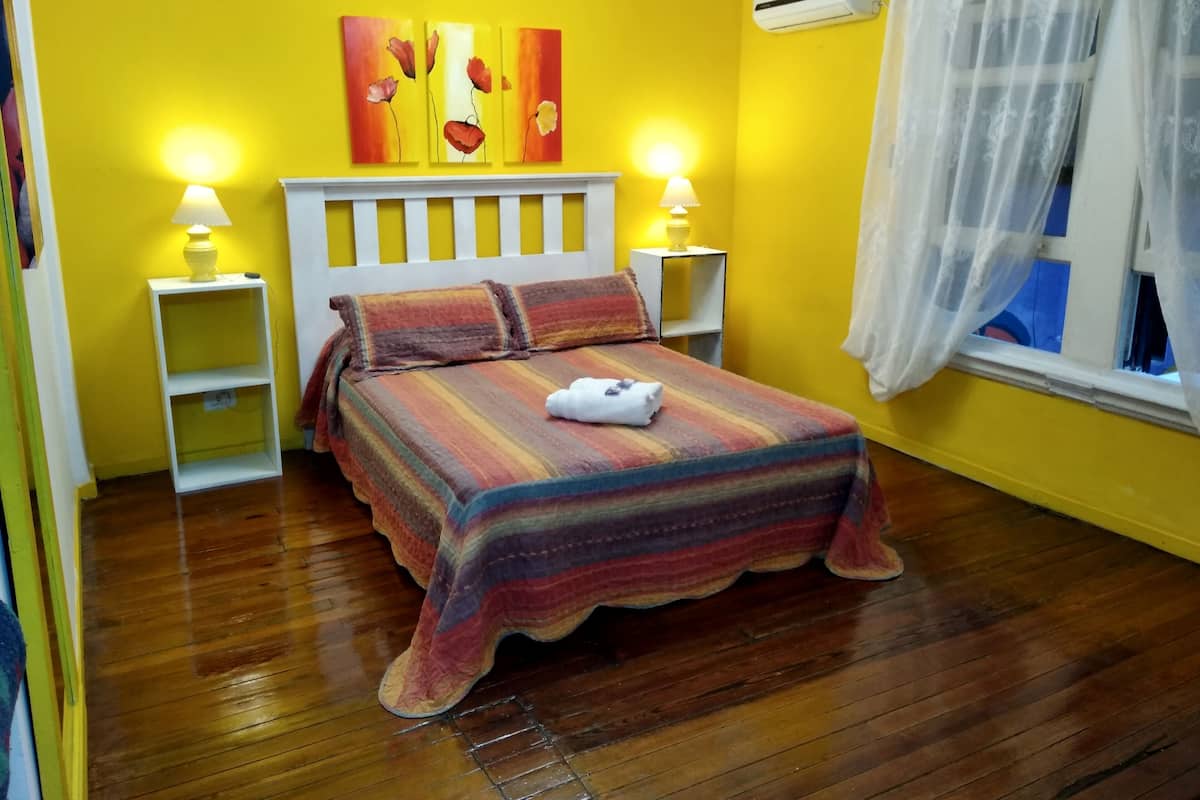 1 habitación, ropa de cama hipoalergénica y decoración personalizada