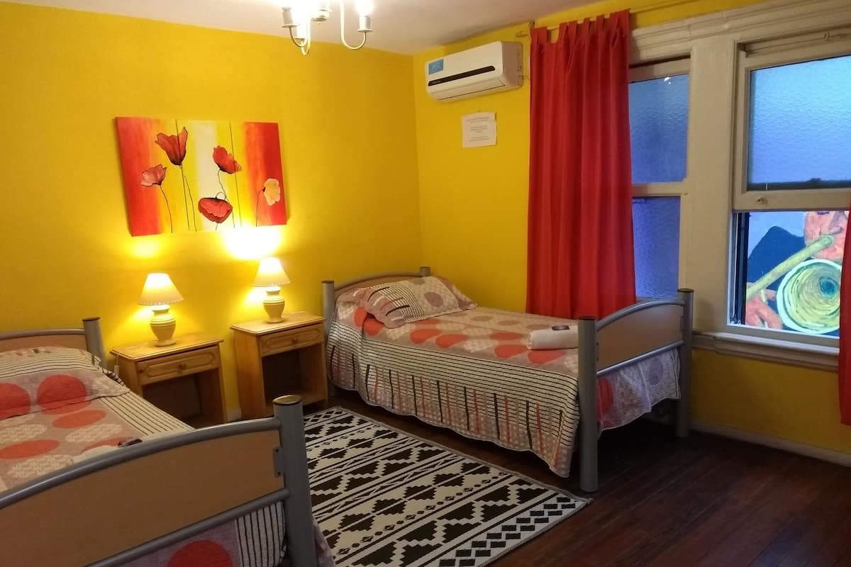 1 habitación, ropa de cama hipoalergénica y decoración personalizada