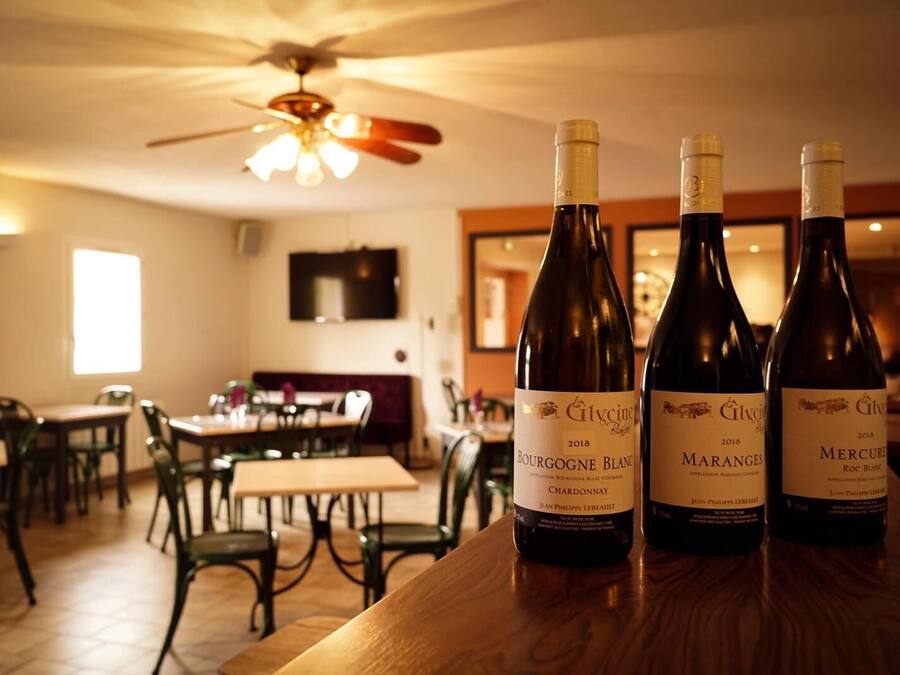 Daily buffet breakfast (EUR 7.5 per person)