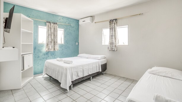 Quarto triplo, várias camas | Wi-Fi de cortesia, roupa de cama