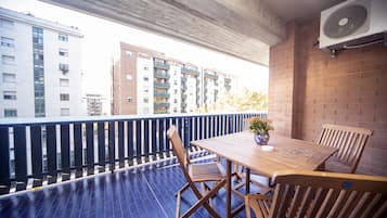 Family Room | Terrace/patio