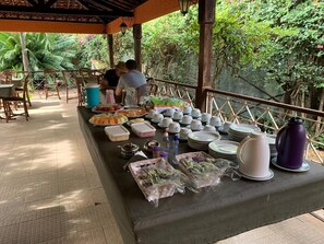 Free daily buffet breakfast