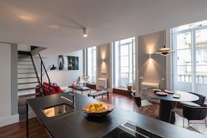 Loft (Bainharia) | Private kitchen | Full-sized fridge, microwave, stovetop, dishwasher -  Oporto Serviced Apartments - Cedofeita (Porto)