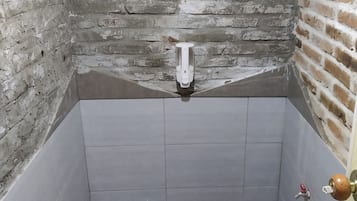 Standard Room | Bathroom | Shower, towels