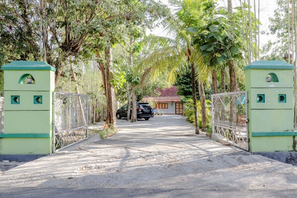 Entrada de la propiedad