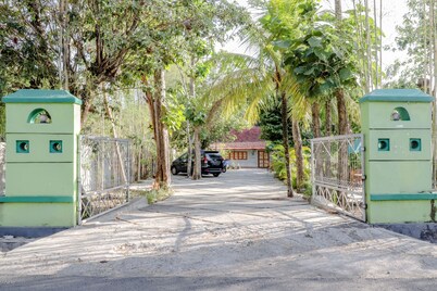 Omah Nggunung Cafe & Homestay