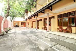 Courtyard - Hotel Bungurasih Syariah (Sidoarjo)