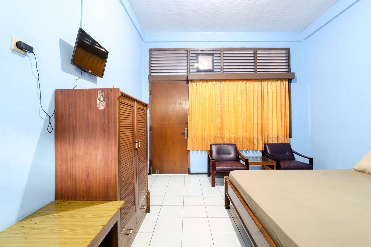 Bàn, truy cập Internet không dây miễn phí, bộ trải giường 