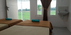 책상, 무료 WiFi, 침대 시트