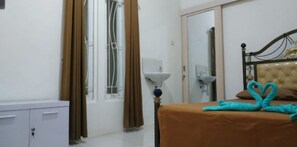 1 bedroom, desk, free WiFi, bed sheets