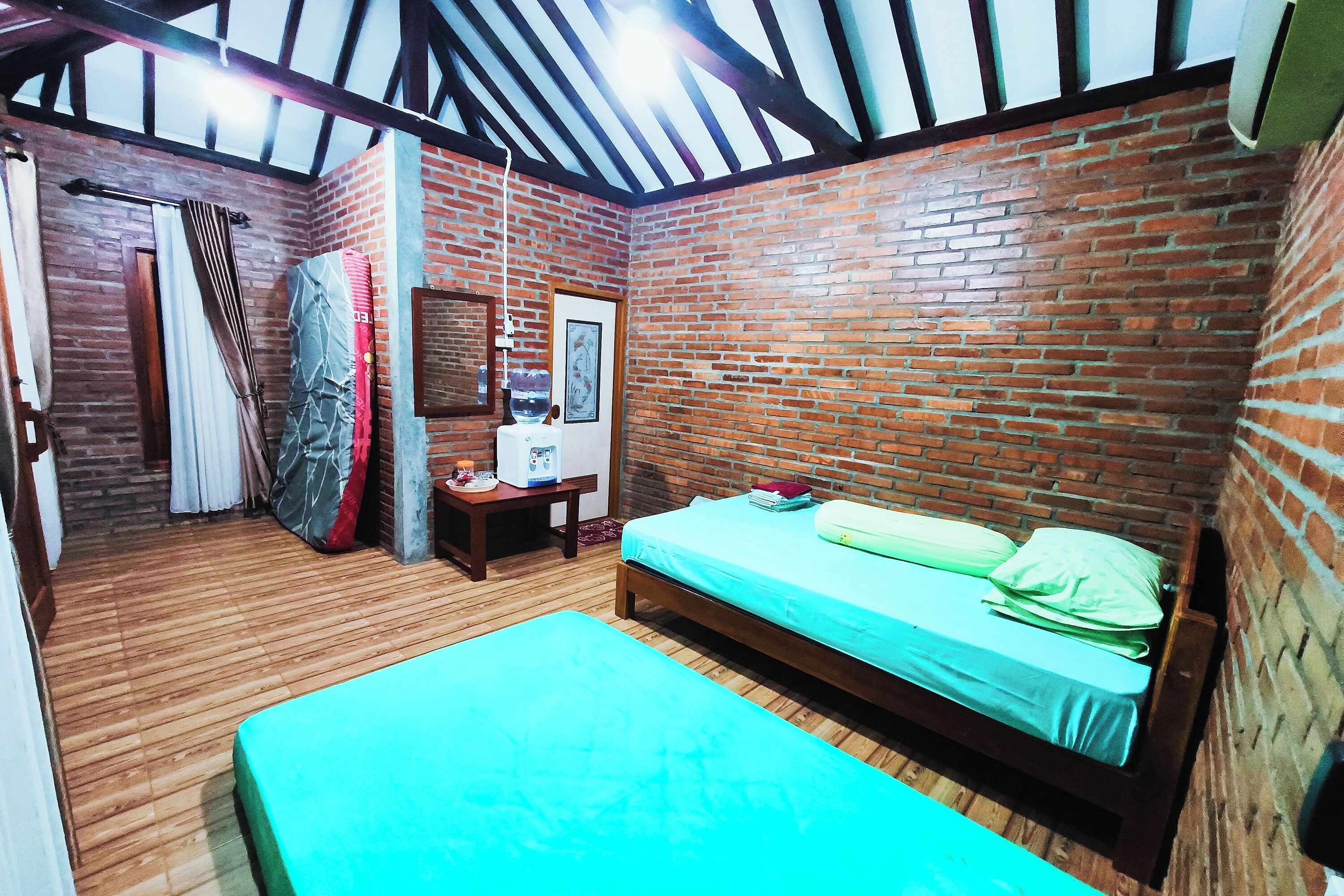 Wifi gratis y ropa de cama 