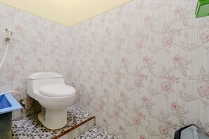 Habitación estándar (Budget) | Baño | Regadera y toallas 