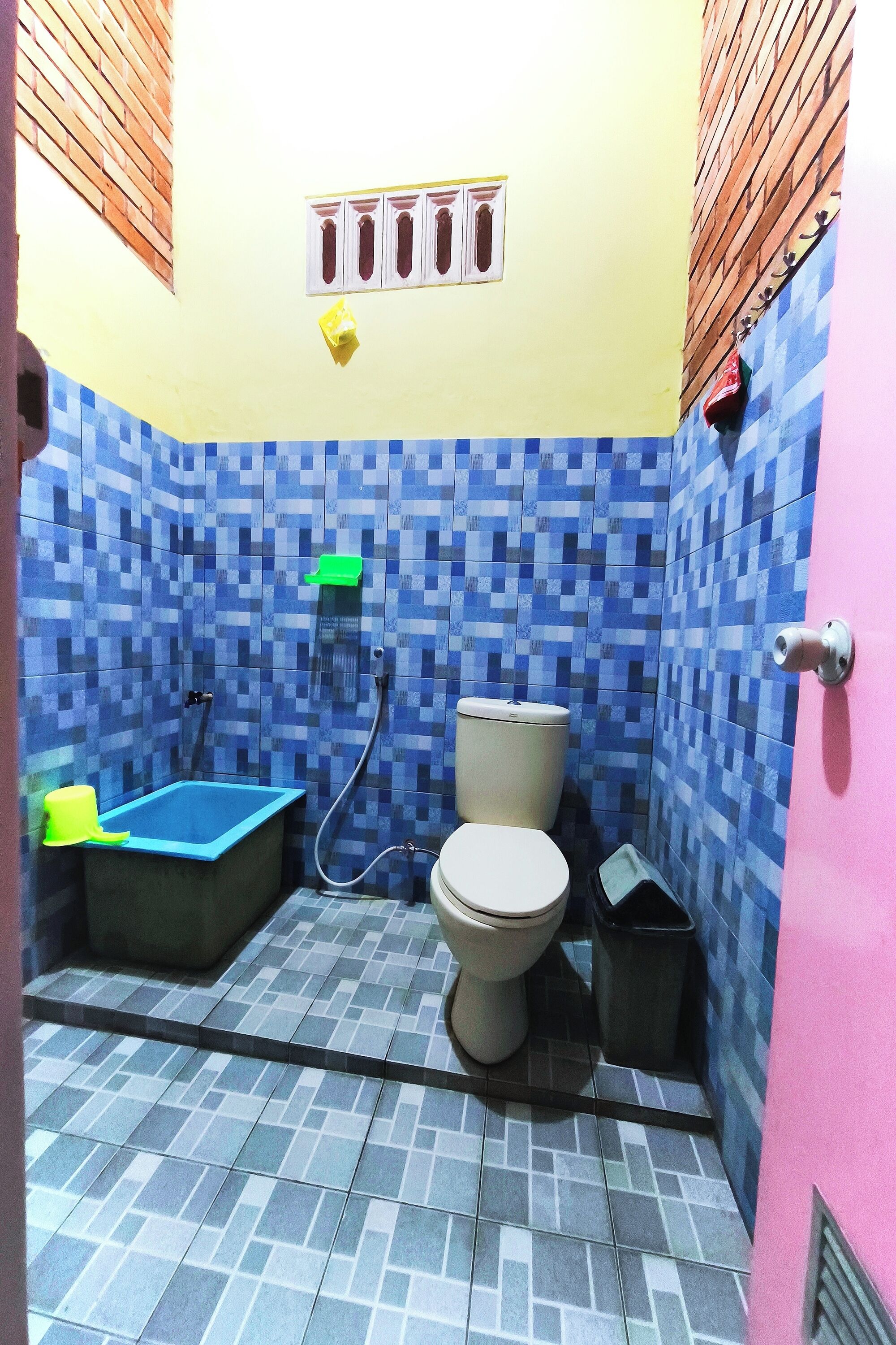 A bathroom with a toilet, a shower, and a bathtub.