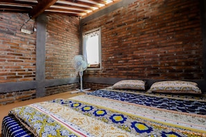 Desk, free WiFi, bed sheets