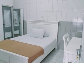 Habitación triple Deluxe | Espacio para trabajar con un portátil y wifi gratis