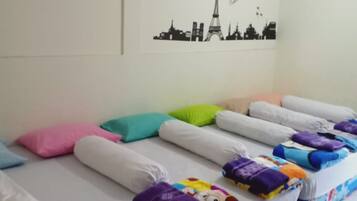 Family Room | Desk, free WiFi, bed sheets