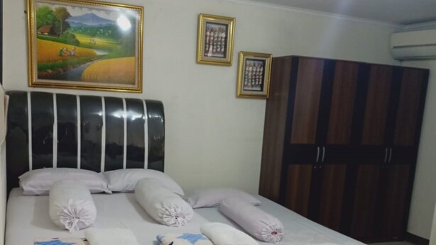 Unclassified image, 1 of 11, button - Eline Guesthouse Syariah by Zuzu (Jakarta)