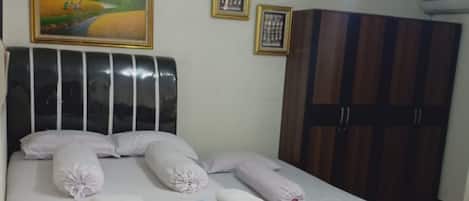 Desk, free WiFi, bed sheets