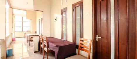 Coin salon dans le hall