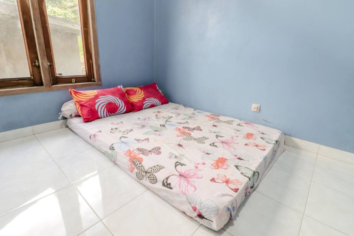 Meja, cadar katil