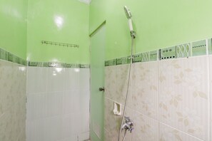 Dutxa, capçal de dutxa tipus cascada i articles de tocador gratuïts 