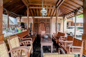 Lobby lounge - Griya Batik D'santoso by Zuzu (Sleman)