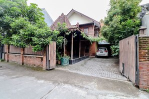 Ubetjent parkering (inkludert)