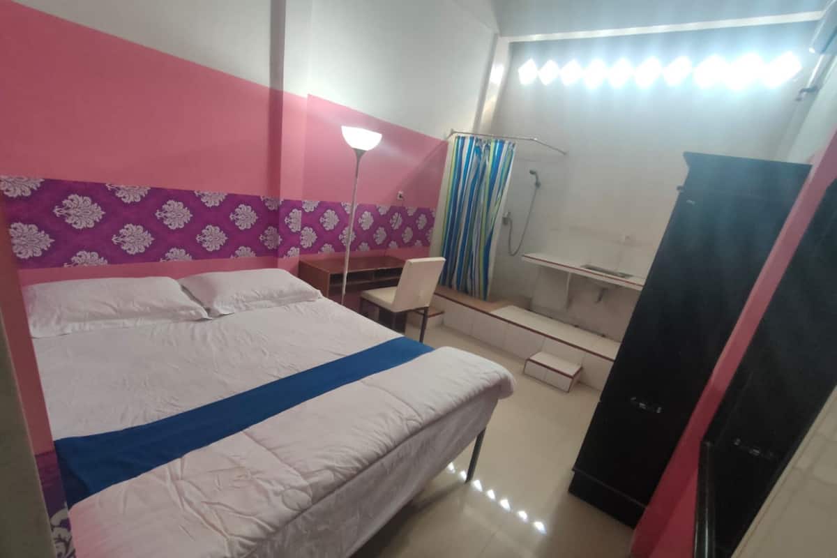 WiFi (free), bed sheets