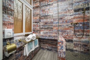 Standard Double Room | Bathroom | Shower, designer toiletries, hair dryer, slippers - Pension Padre (Ostrava)