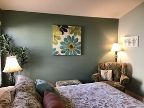 2 bedrooms, iron/ironing board, WiFi, bed sheets