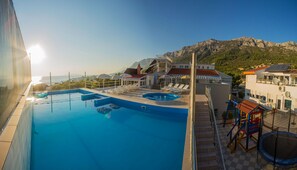Seasonal outdoor pool, open 9:00 AM to 7:00 PM, pool umbrellas - Aparthotel Pecic (Gradac)