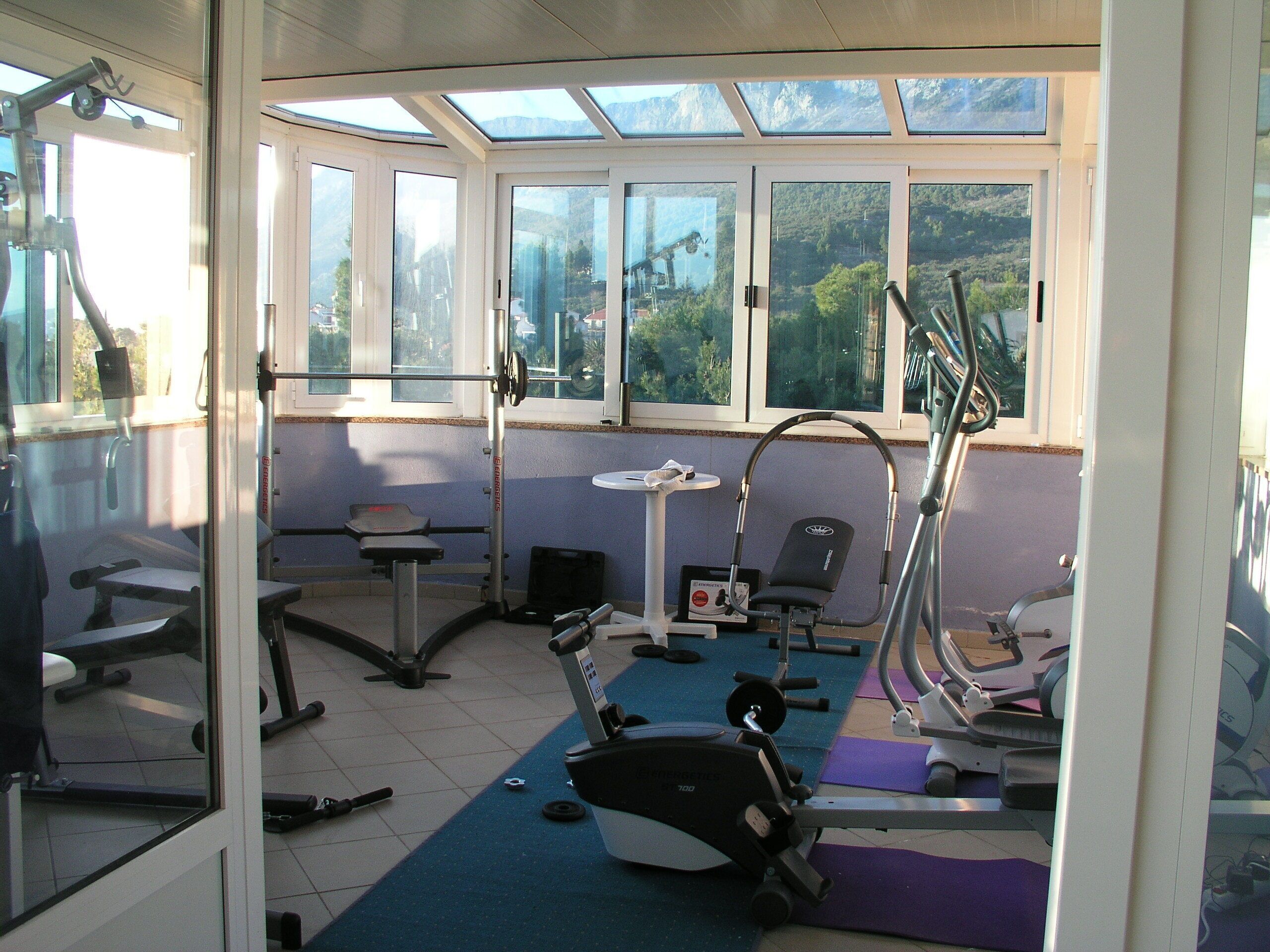 المنشأة من الداخل