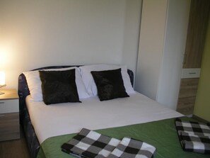 Apartment, 1 Bedroom, Balcony, Sea View | Desk, soundproofing, rollaway beds, free WiFi - Aparthotel Pecic (Gradac)