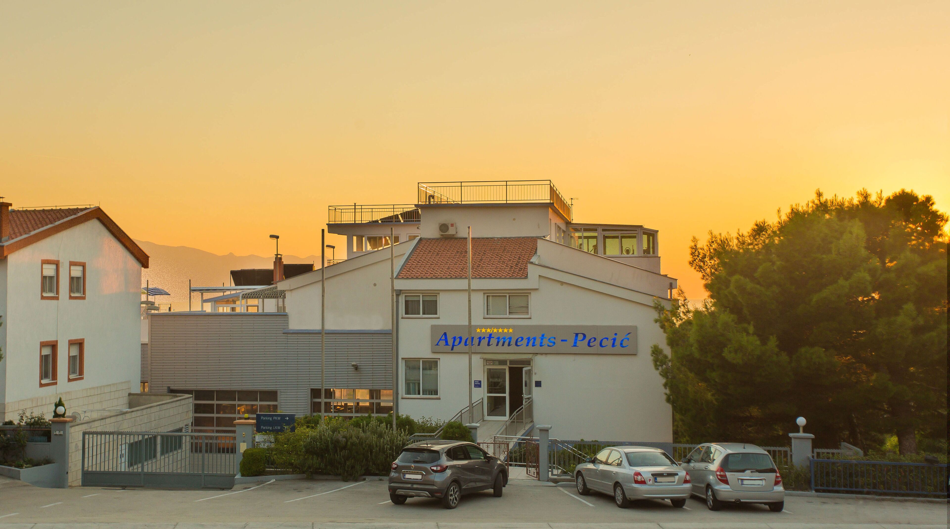 تفاصيل الفندق من الخارج